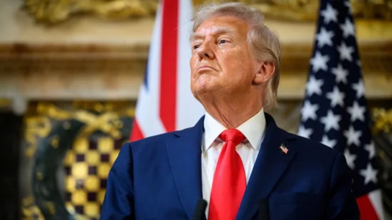 ट्रम्प यांनी H-1B व्हिसाची फी १० पट वाढवली; भारतीयांवर काय परिणाम होणार?